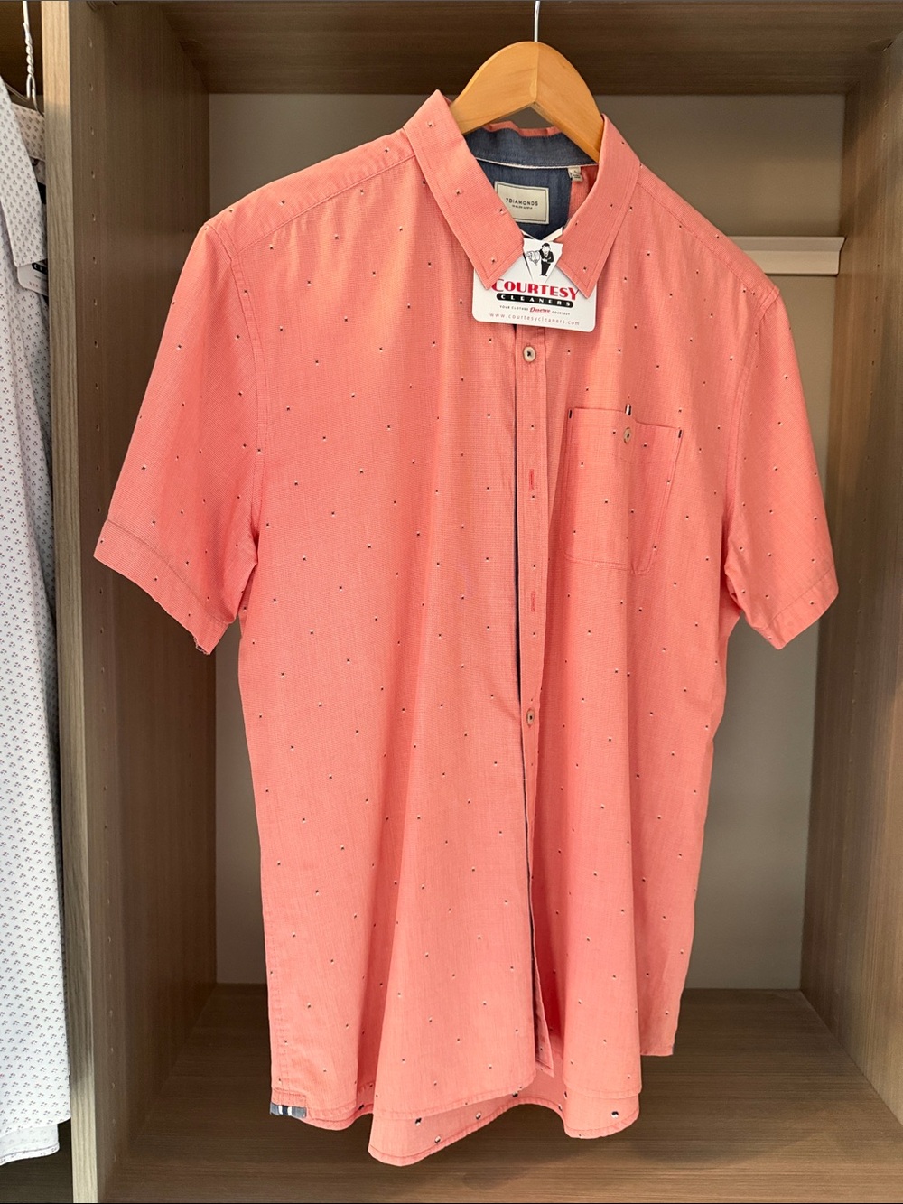 7 Diamonds Coral Short-Sleeve Button-Down Shirt